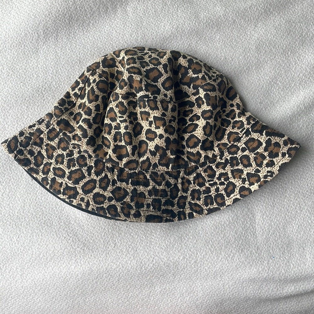 Leopard print bucket hat
